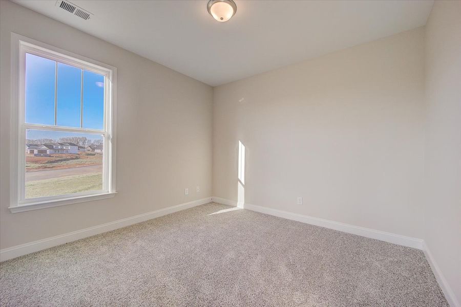 Representative unfurnished interior of a home built from the Oakland by SK Builders in Blue Ridge Trail, Fountain Inn (Image 35).