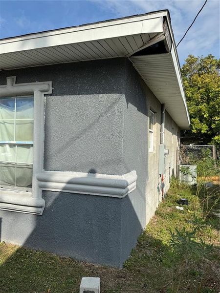 Exterior details and patio area of a home in , Avon Park (Image 5).