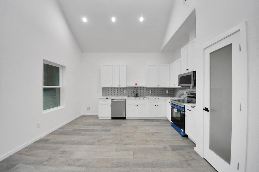 Furnished interior view inside a new home in , Baytown (Image 5).