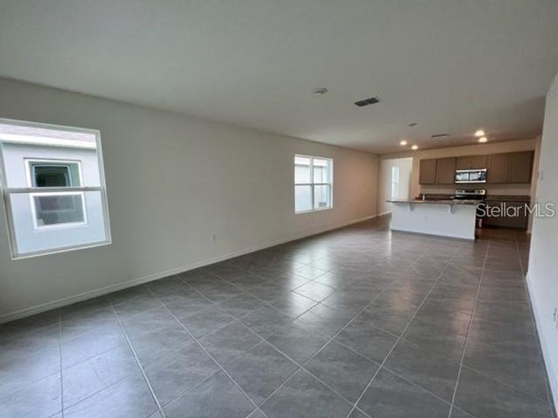 Spacious, unfurnished interior of a new home in Astonia, Davenport (Image 36).