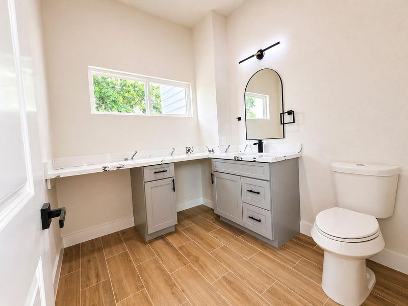 Powder Bath - Walk In - 2nd Floor