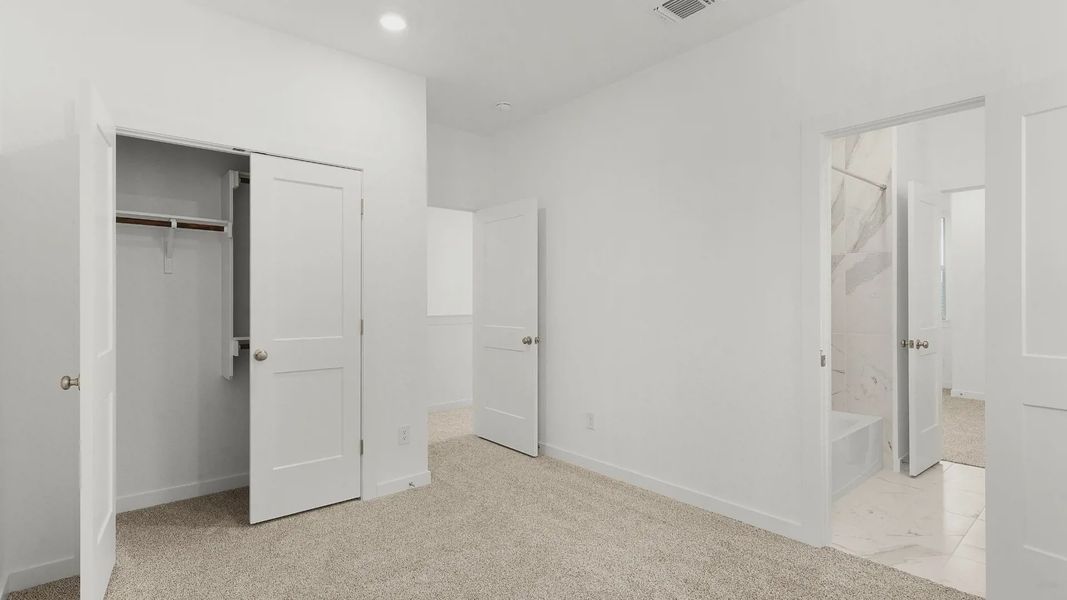 Spacious, unfurnished interior of a new home in Santa Rita Ranch, Liberty Hill (Image 15).