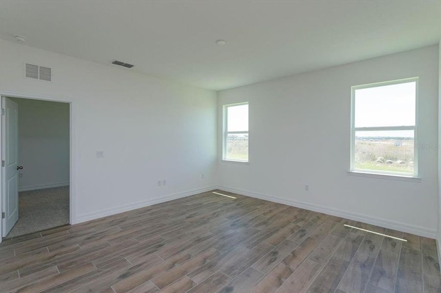 Spacious, unfurnished interior of a new home in Reserve at Hammock Oaks, Lady Lake (Image 24).