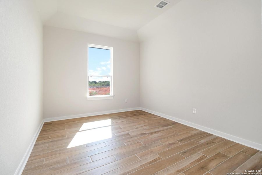 Spacious, unfurnished interior of a new home in Bonita Vista, Pleasanton (Image 13).