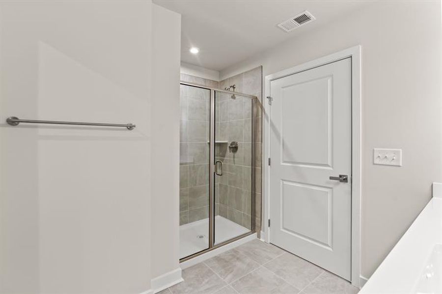 Spacious, unfurnished interior of a new home in Hope Pointe Townhomes, North Myrtle Beach (Image 14).