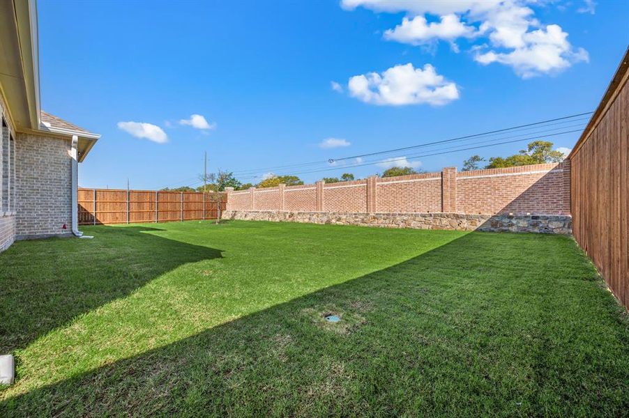 Exterior details and patio area of a home in LeTara, Haslet (Image 1).