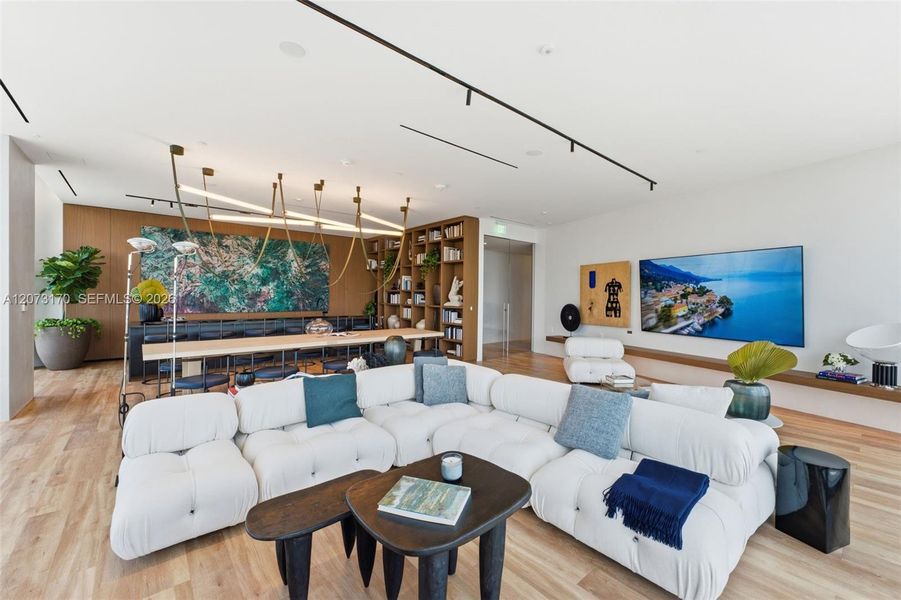 Community amenities in , Miami (Image 37).
