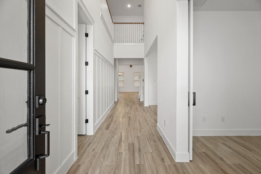 Welcoming foyer (*Photo not of actual home and used for illustration purposes only.) Welcoming foyer (*Photo not of actual home and used for illustration purposes only.)