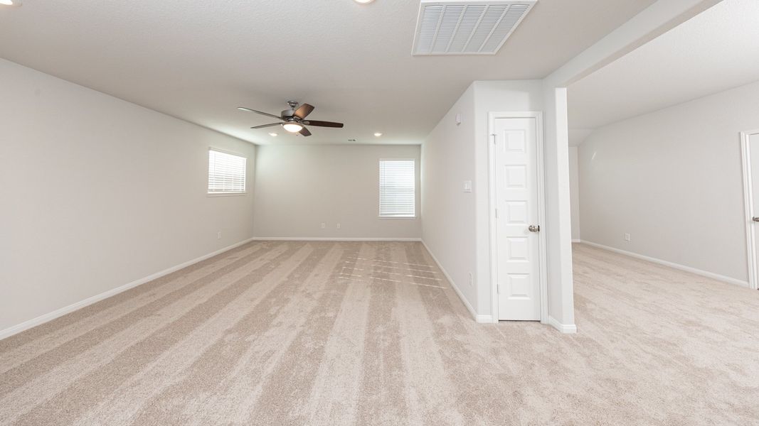 Representative unfurnished interior of a home built from the The Hawthorn by Legend Homes in Rocky Creek Crossing, Crowley (Image 22).