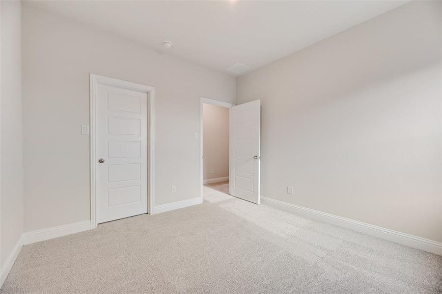 Spacious, unfurnished interior of a new home in Creekside of Crowley, Crowley (Image 21).