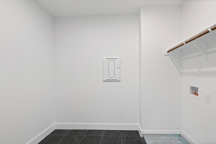 Spacious, unfurnished interior of a new home in Persimmon, Buda (Image 30).