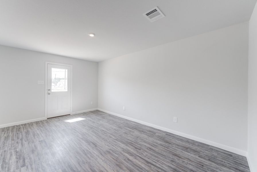 Representative unfurnished interior of a home built from the Everglades by National HomeCorp in Forest Ridge, Edgefield (Image 9).