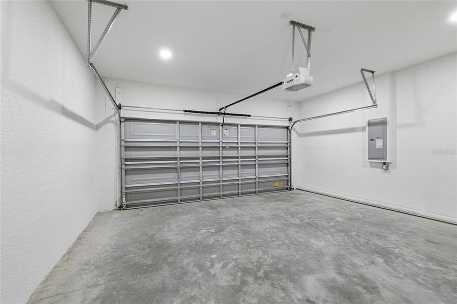 Spacious, unfurnished interior of a new home in , Port Charlotte (Image 27).