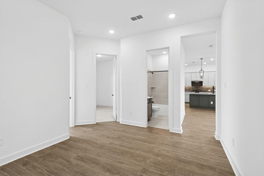 Spacious, unfurnished interior of a new home in Riceland - Enclave Row Collection, Mont Belvieu (Image 20).