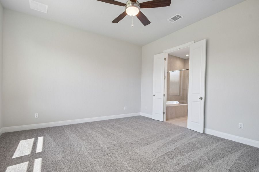 Spacious, unfurnished interior of a new home in 6 Creeks, Kyle (Image 22).