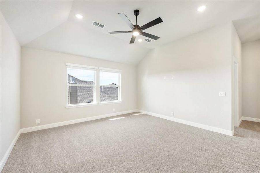 Spacious, unfurnished interior of a new home in Ridgepoint, Midlothian (Image 39).