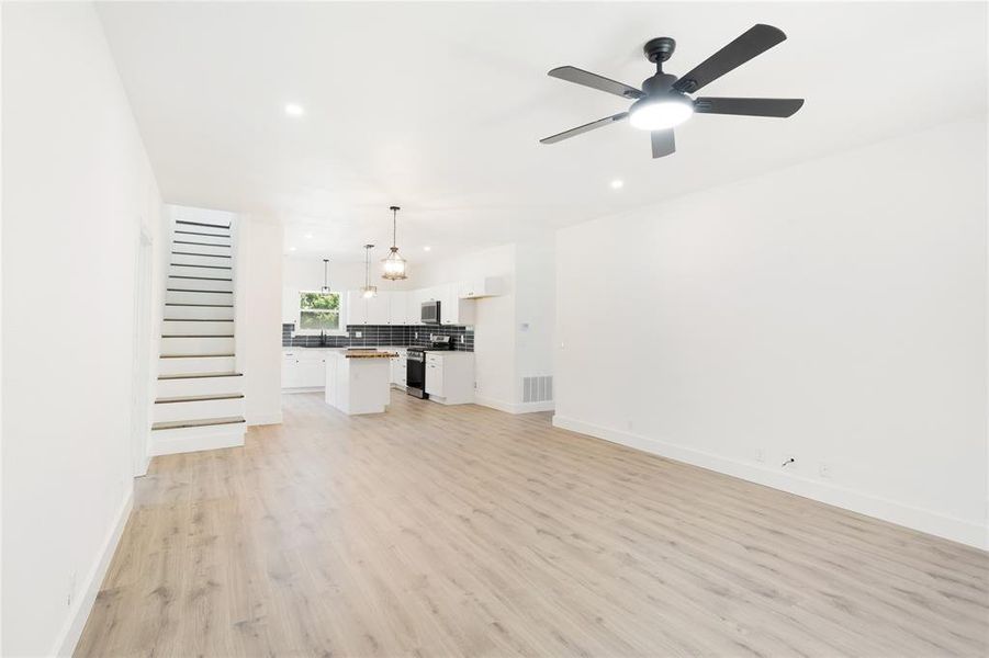 Spacious, unfurnished interior of a new home in , Van Alstyne (Image 26). Spacious, unfurnished interior of a new home in , Van Alstyne (Image 26).