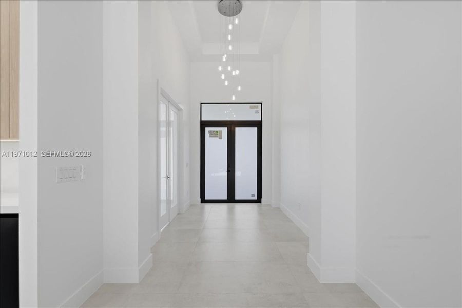 Spacious, unfurnished interior of a new home in , Cape Coral (Image 18).