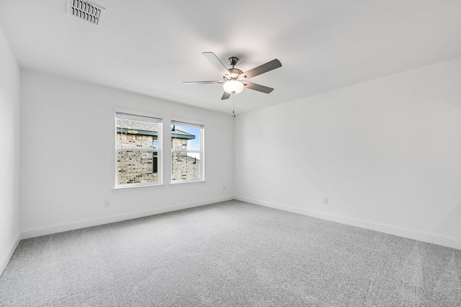 Spacious, unfurnished interior of a new home in Madero 50s, Fort Worth (Image 21).