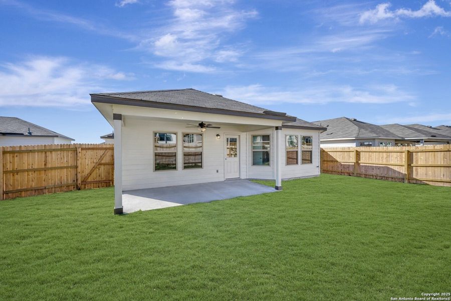 Exterior details and patio area of a home in Greenspoint Heights, Seguin (Image 21).