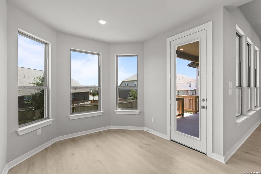 Spacious, unfurnished interior of a new home in Foxbrook, Cibolo (Image 24).