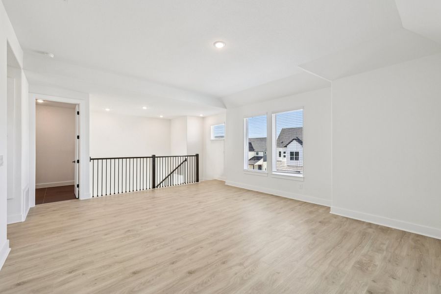 Spacious, unfurnished interior of a new home in Foxfield, Austin (Image 36).