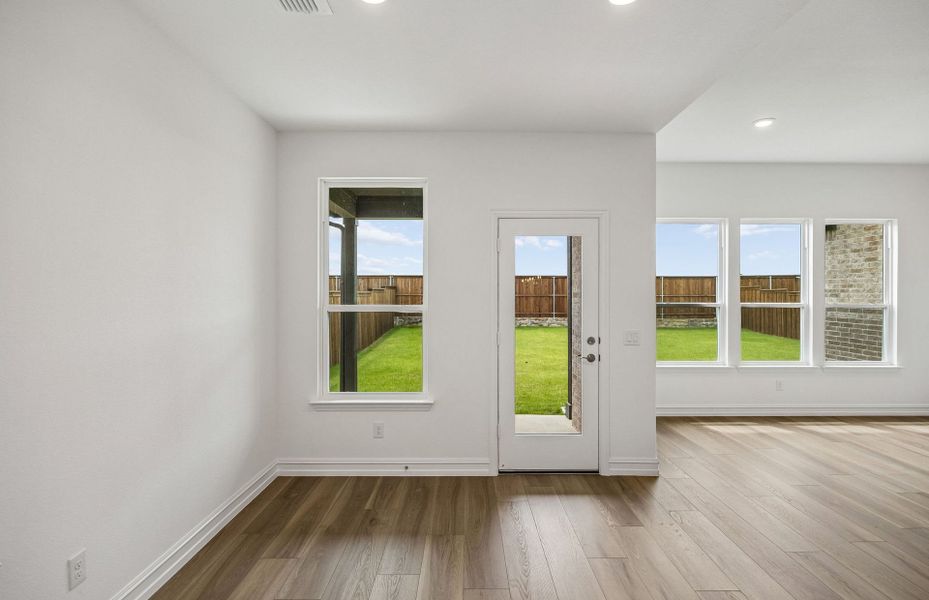 Spacious, unfurnished interior of a new home in Creekview Meadows, Pilot Point (Image 17).