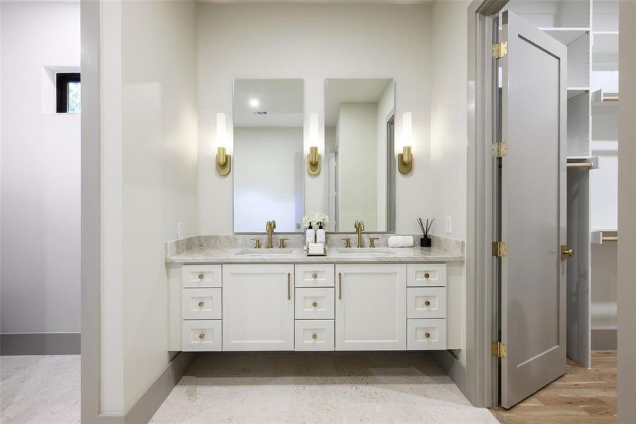 Furnished interior view inside a new home in , Dallas (Image 38). Furnished interior view inside a new home in , Dallas (Image 38).