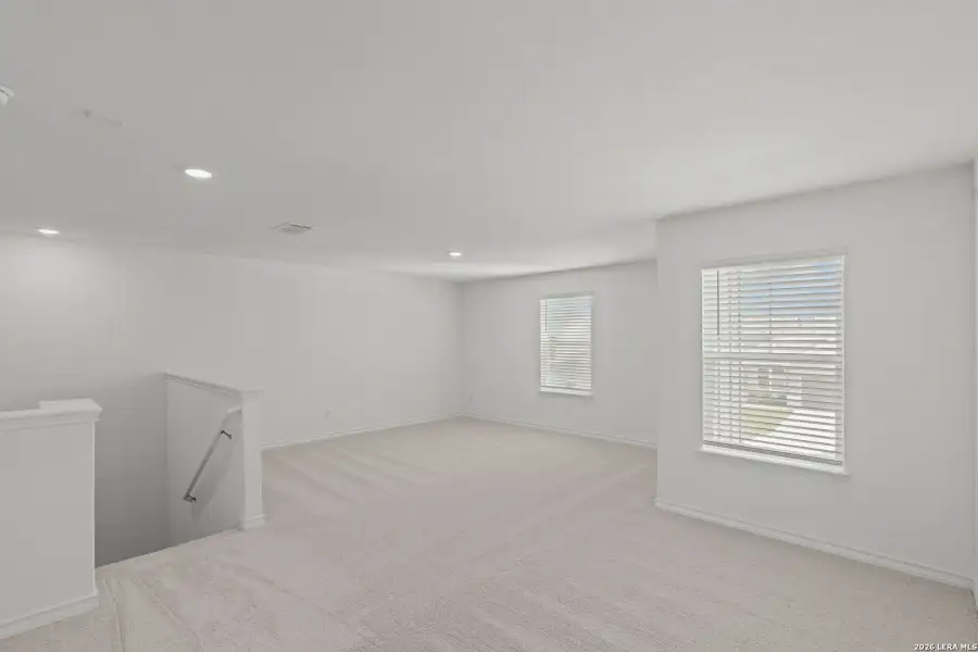 Spacious, unfurnished interior of a new home in Cinco Lakes, San Antonio (Image 19).