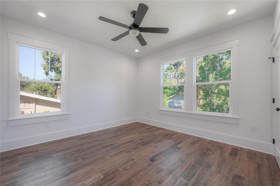 Spacious, unfurnished interior of a new home in , Tampa (Image 34).