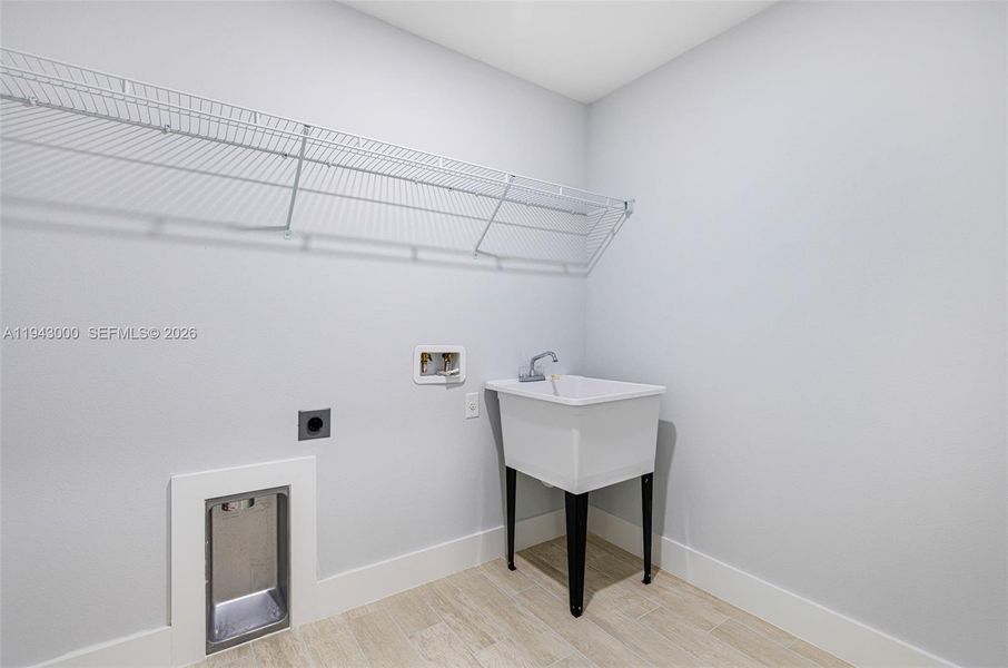 Spacious, unfurnished interior of a new home in , Lehigh Acres (Image 22).