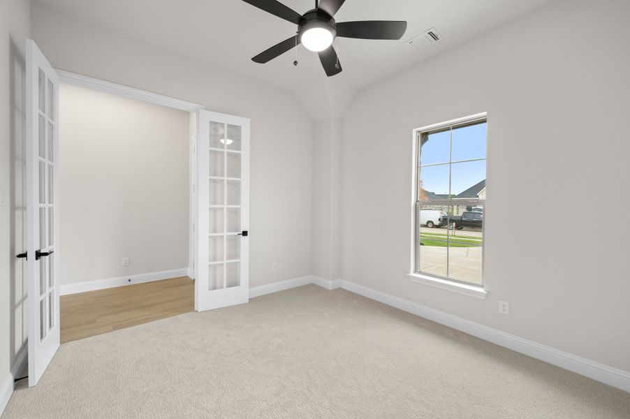 Spacious, unfurnished interior of a new home in Myrtle Creek, Waxahachie (Image 26).