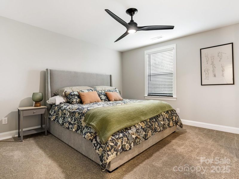 Upper Flr, Bedroom connects to full bath (13x13)