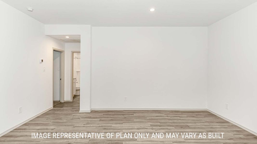 Spacious, unfurnished interior of a new home in Reserve at Mallard Lakes, Orange (Image 11).