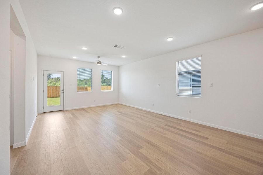Spacious, unfurnished interior of a new home in Trinity Ranch, Elgin (Image 15).