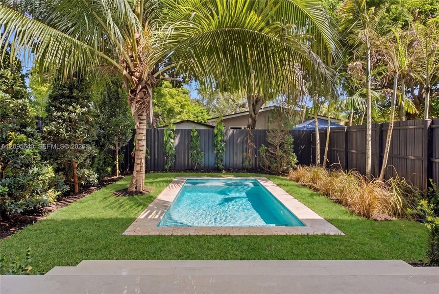 Exterior details and patio area of a home in , Miami (Image 27).