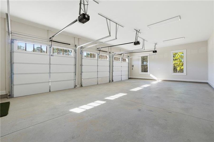 Spacious, unfurnished interior of a new home in , Marietta (Image 39).