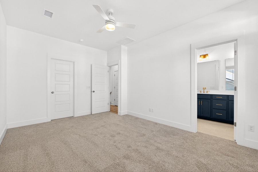 Spacious, unfurnished interior of a new home in , Summerville (Image 25).