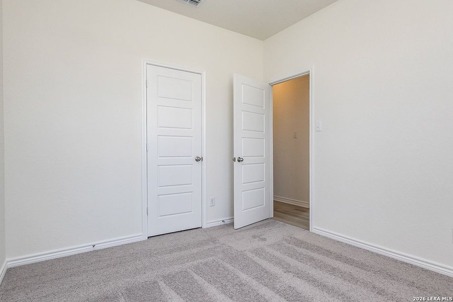 Spacious, unfurnished interior of a new home in Woodside Farms, Seguin (Image 7).