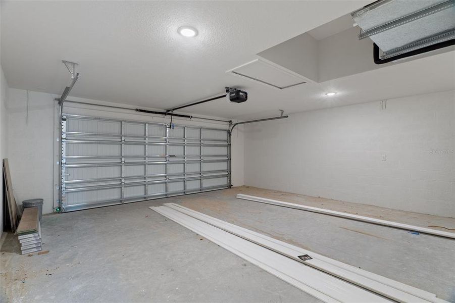 Spacious, unfurnished interior of a new home in , Weeki Wachee (Image 30).