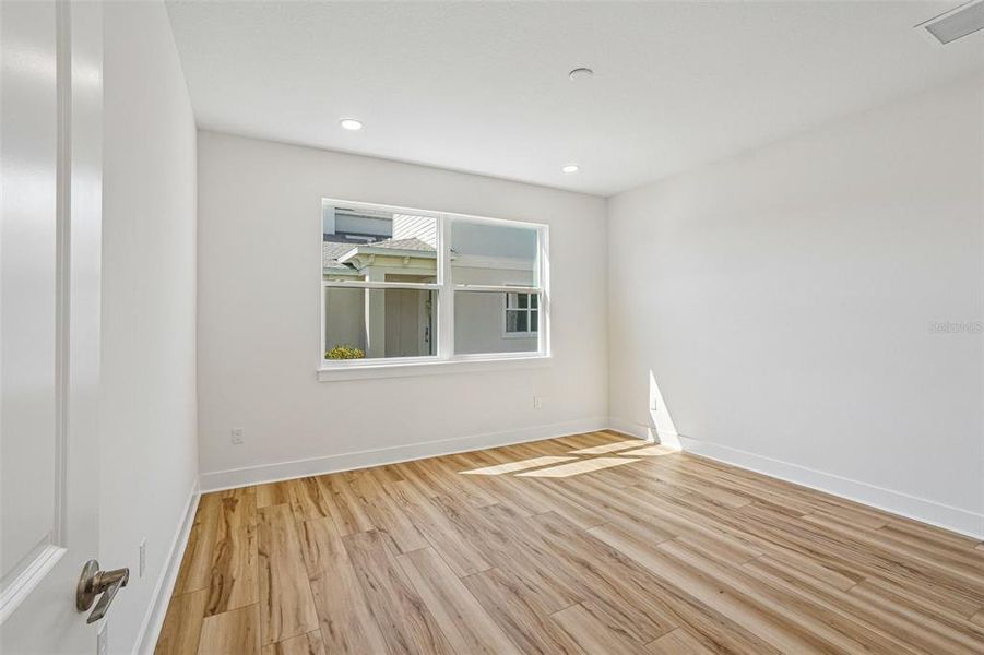Spacious, unfurnished interior of a new home in Lagoon Residences at Epperson, Wesley Chapel (Image 32).
