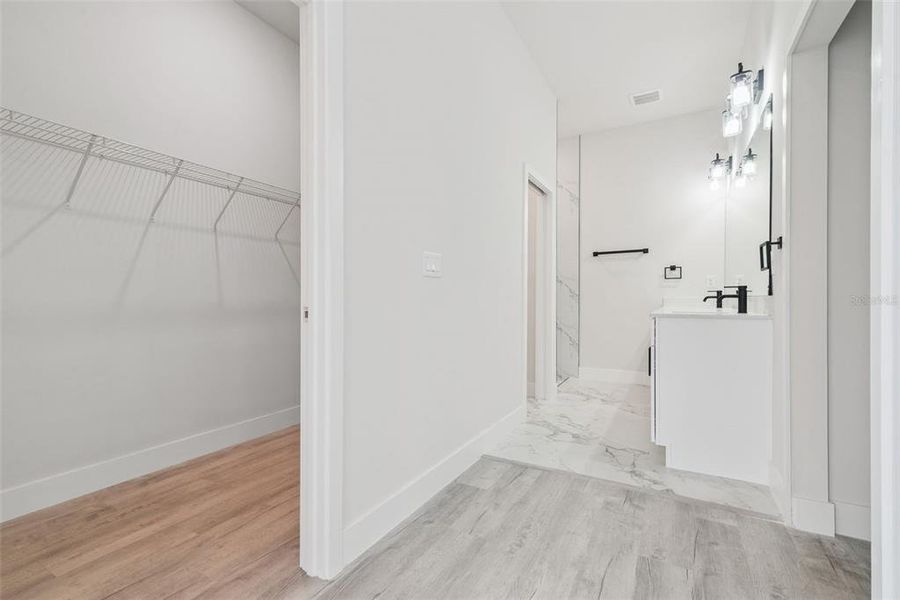 Spacious, unfurnished interior of a new home in , Belleview (Image 19).