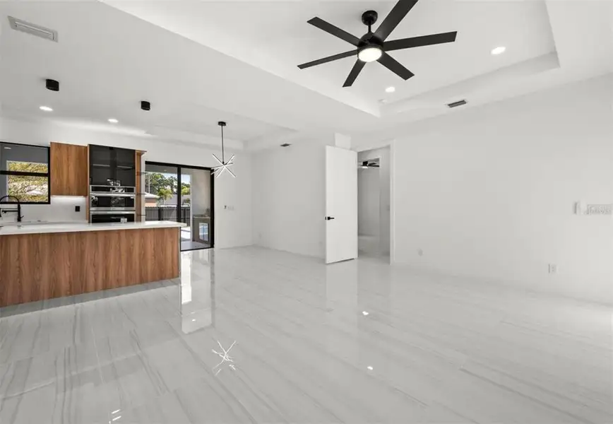 Spacious, unfurnished interior of a new home in , Cape Coral (Image 61). Spacious, unfurnished interior of a new home in , Cape Coral (Image 61).
