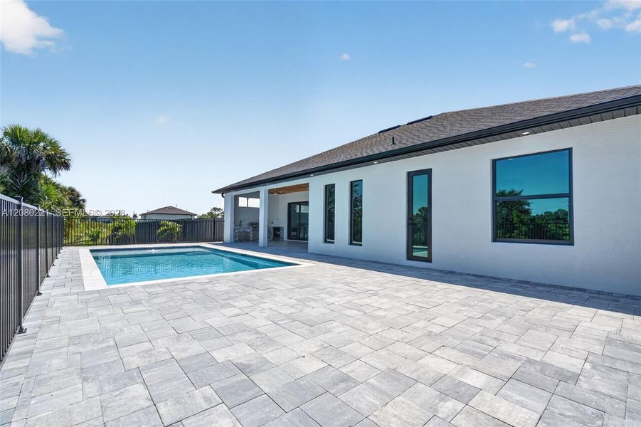 Exterior details and patio area of a home in , Cape Coral (Image 35).