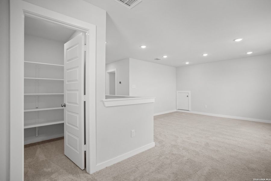 Spacious, unfurnished interior of a new home in Mesa Vista, San Antonio (Image 31).