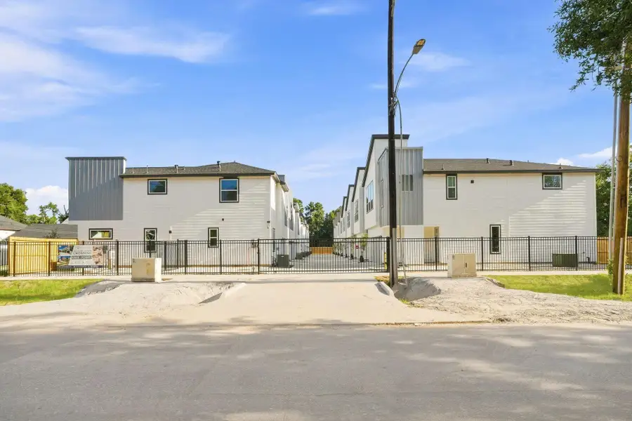 Second gated exit to Highland Heights Crossing, providing additional controlled access to the community’s private internal drive and residences. Second gated exit to Highland Heights Crossing, providing additional controlled access to the community’s private internal drive and residences.