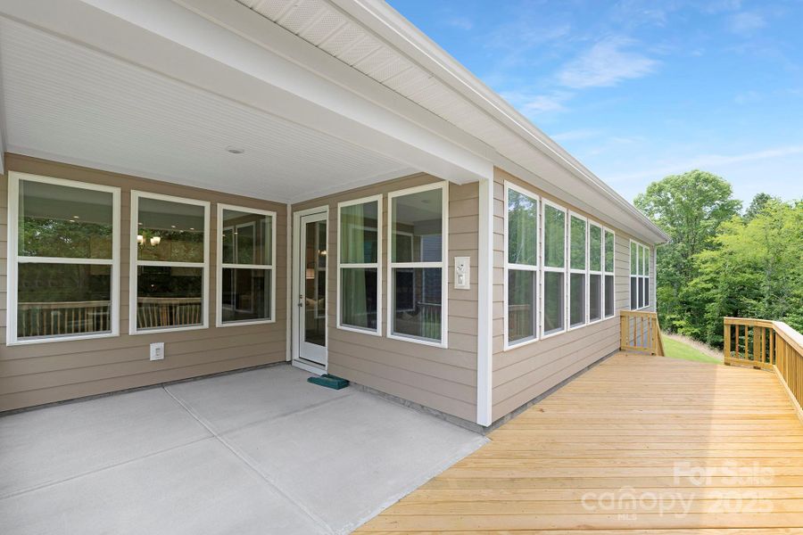 Exterior details and patio area of a home in Handsmill on Lake Wylie, York (Image 3).
