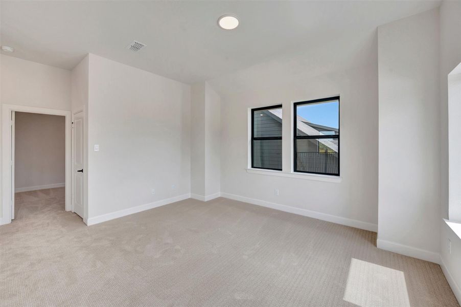 Spacious, unfurnished interior of a new home in Sienna - Landmark Row Collection, Missouri City (Image 23).
