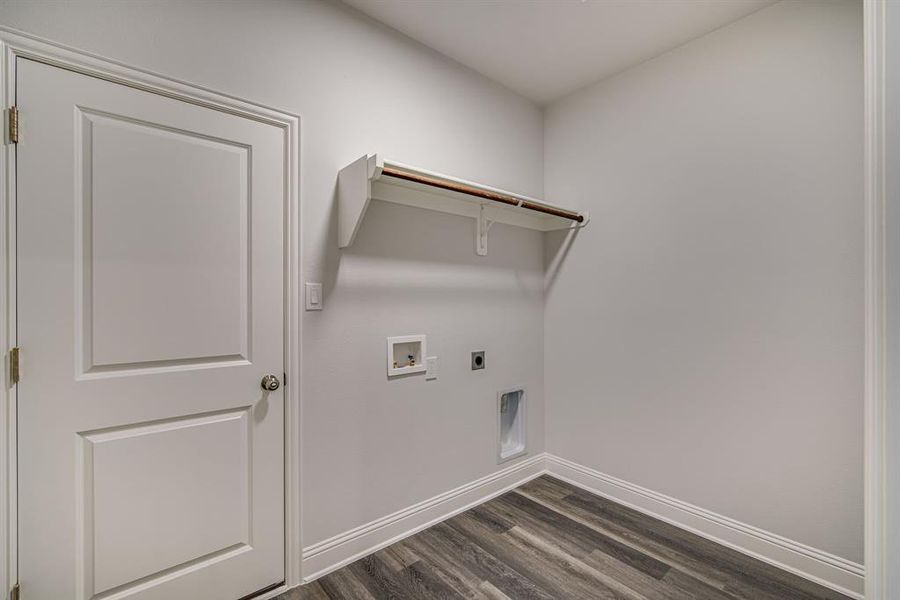 Spacious, unfurnished interior of a new home in , Corsicana (Image 18).