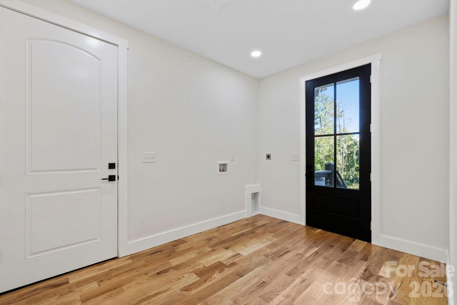 Spacious, unfurnished interior of a new home in , Hendersonville (Image 27).